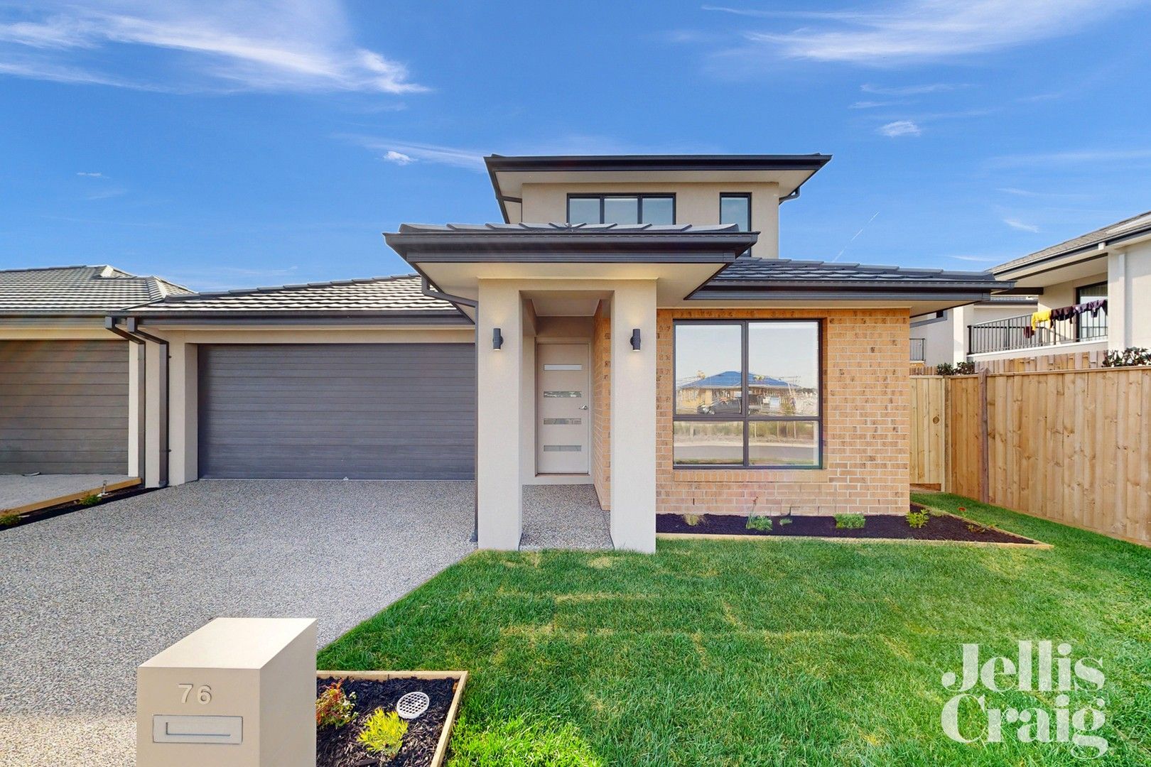 4 bedrooms Townhouse in 76 Shanks Drive BERWICK VIC, 3806