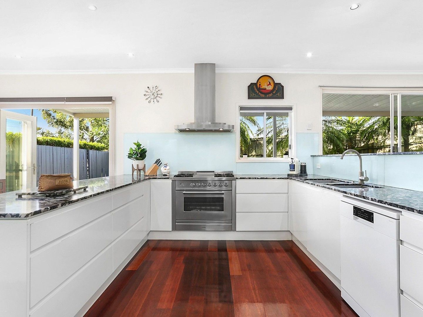 5 bedrooms House in 3 MYLA TERRACE TENNYSON QLD, 4105