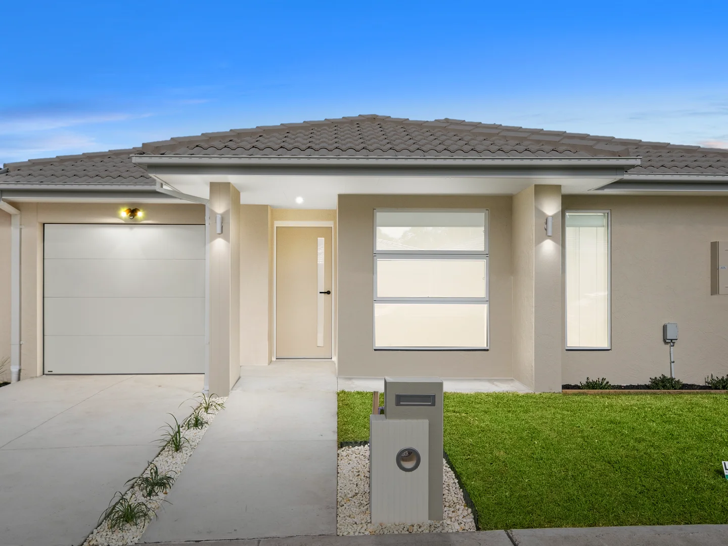 15 Jessfield Terrace, Cranbourne East VIC 3977