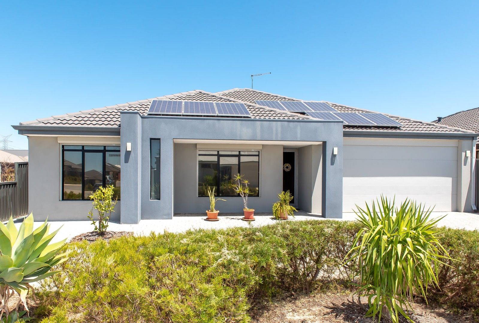 3 bedrooms House in 19 Apatite Way COCKBURN CENTRAL WA, 6164