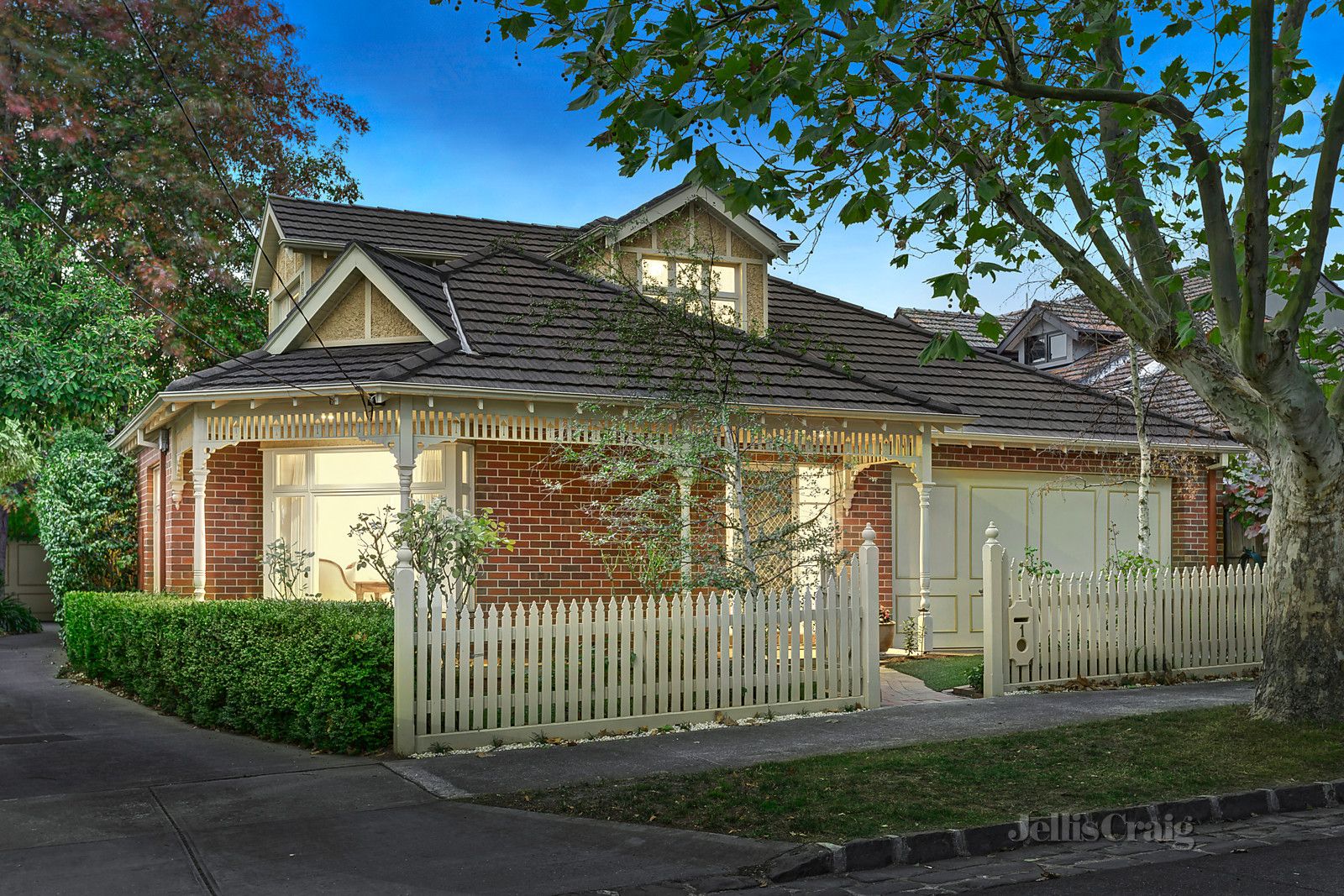 1/16 Bentley Street, Surrey Hills Property History & Address Research