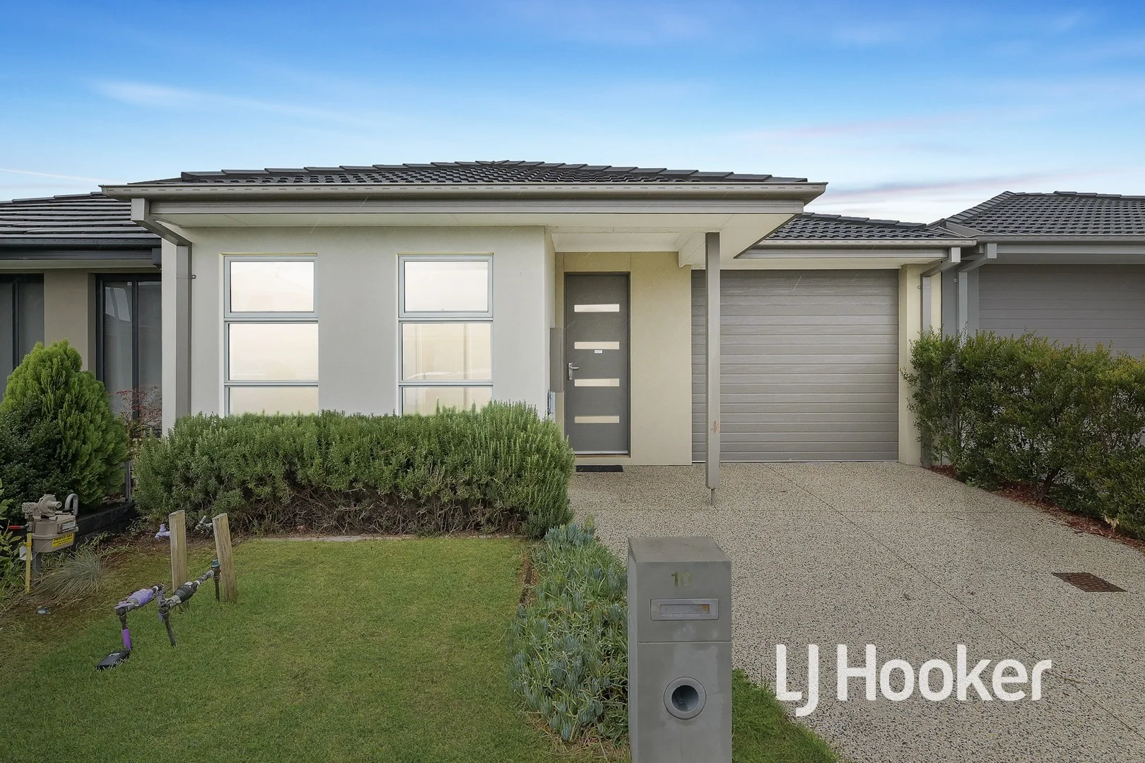 10 Diplomat Crescent, Cranbourne South VIC 3977