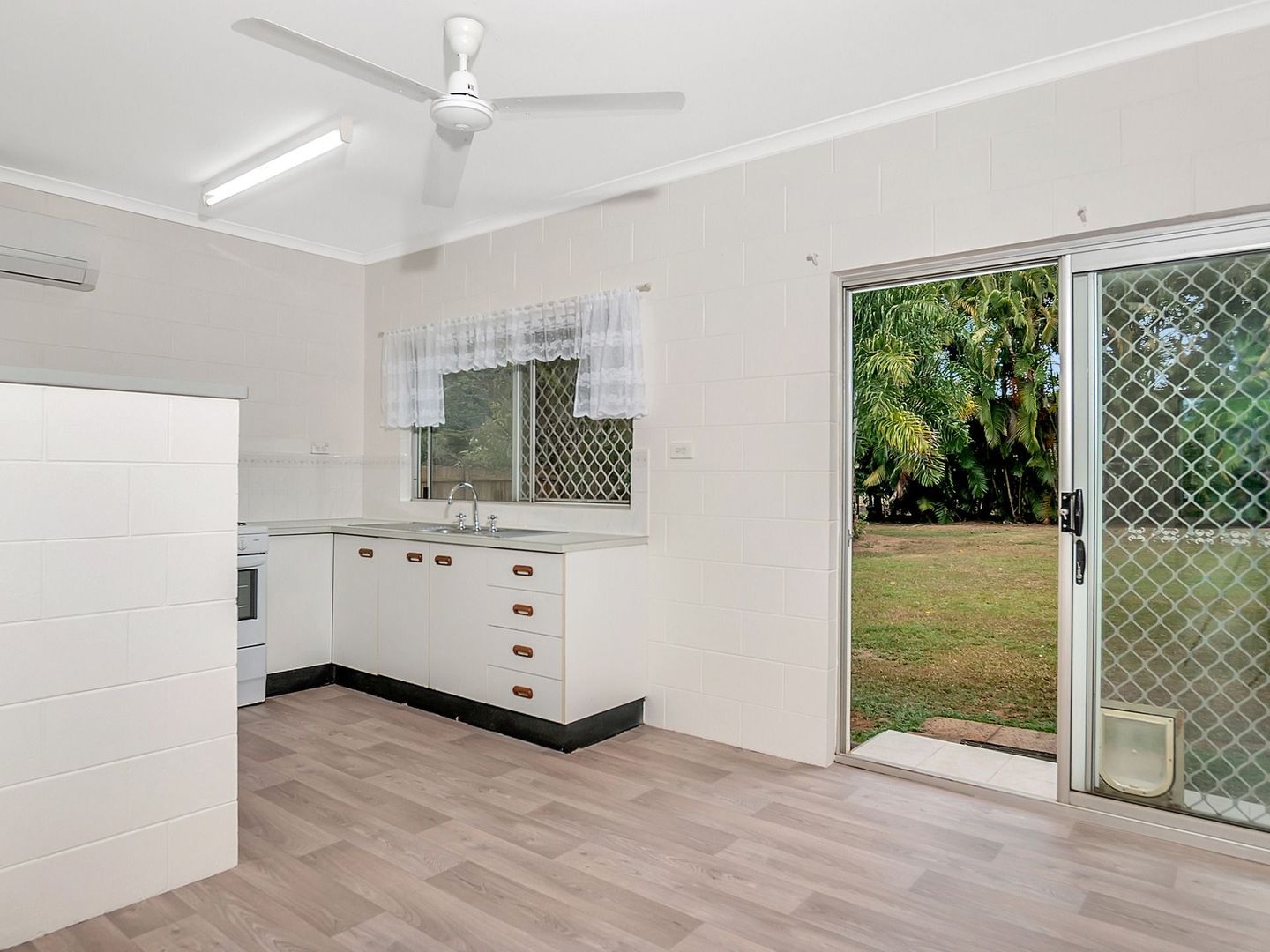 10 Satinash Close, Redlynch QLD 4870, Image 2