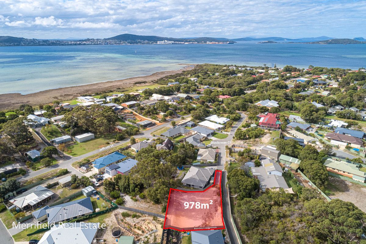 18 Blackswan Court, Little Grove WA 6330, Image 0