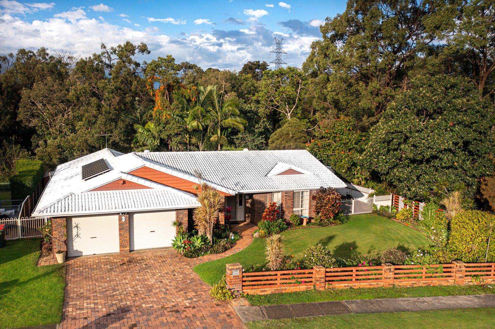 4 bedrooms House in 3 Signata Street SUNNYBANK HILLS QLD, 4109