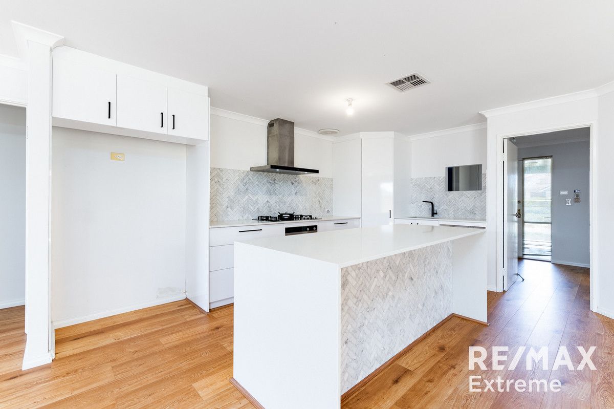 4 bedrooms House in 11 Erina Way RIDGEWOOD WA, 6030
