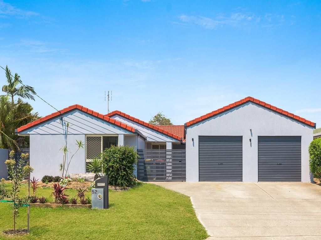 4 bedrooms House in 52 Marawa Drive PARREARRA QLD, 4575