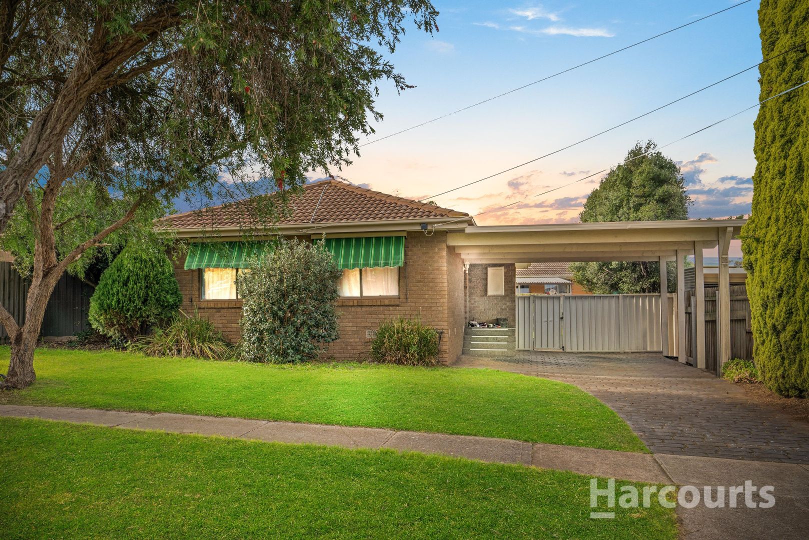 19 Sutherland Avenue, Melton South VIC 3338