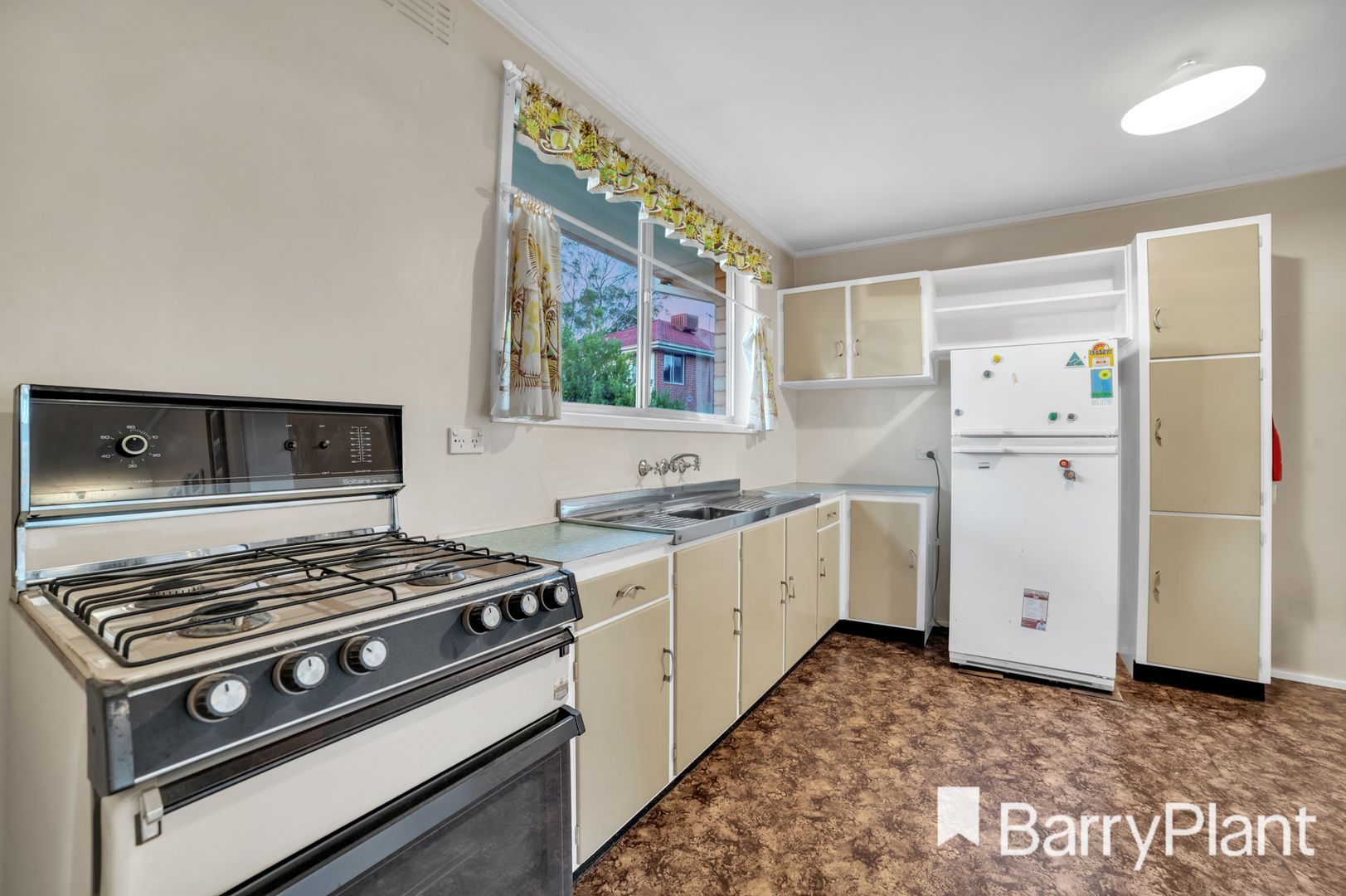 48 Shaftsbury Drive, Mulgrave VIC 3170, Image 2