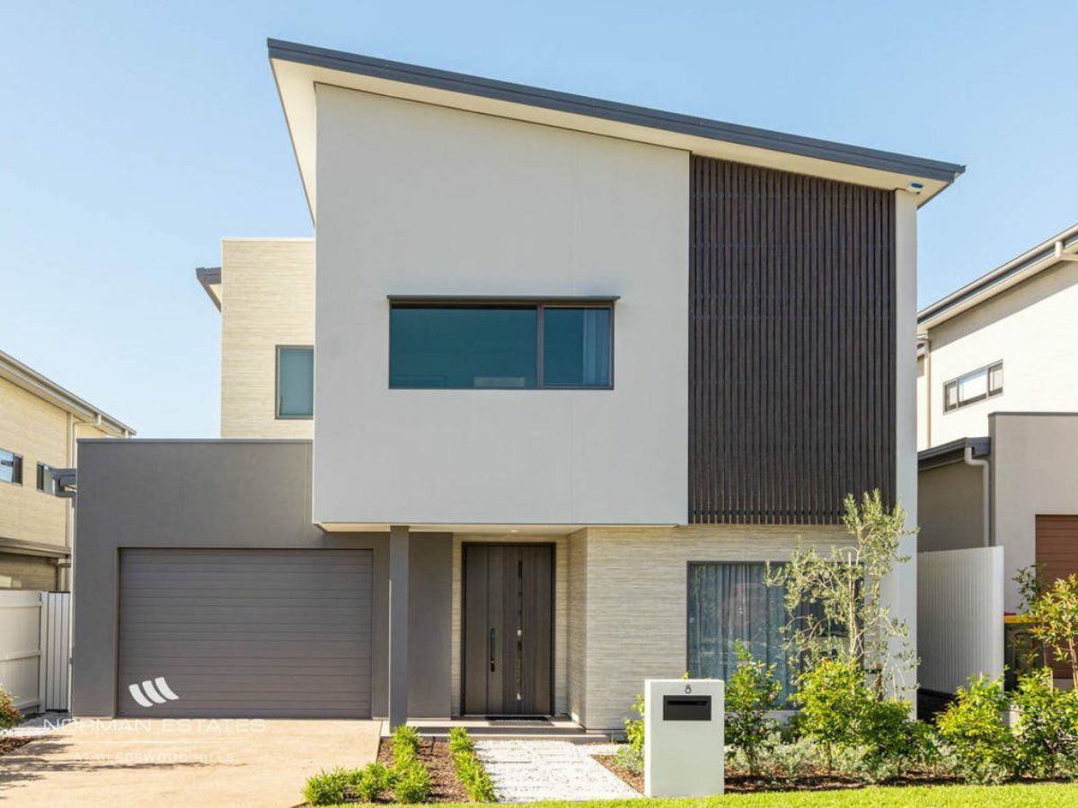 4 bedrooms House in 8 McKinnon Circuit GLEDSWOOD HILLS NSW, 2557