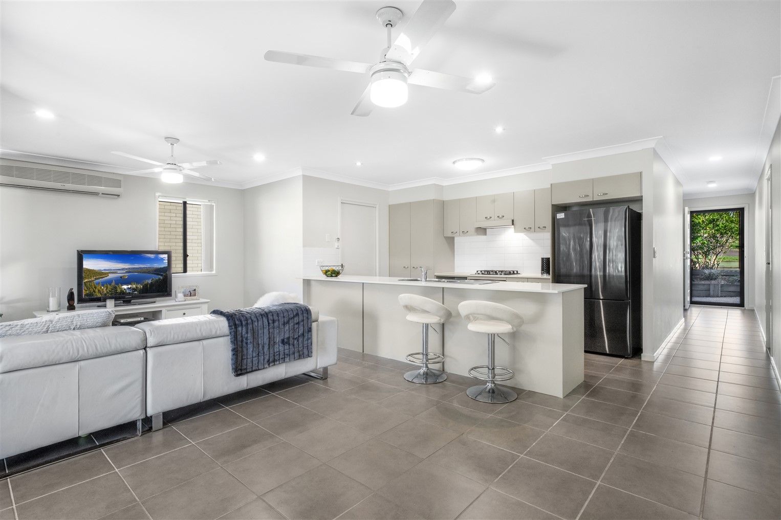 21 Hillside Circuit, Chermside West QLD 4032, Image 2