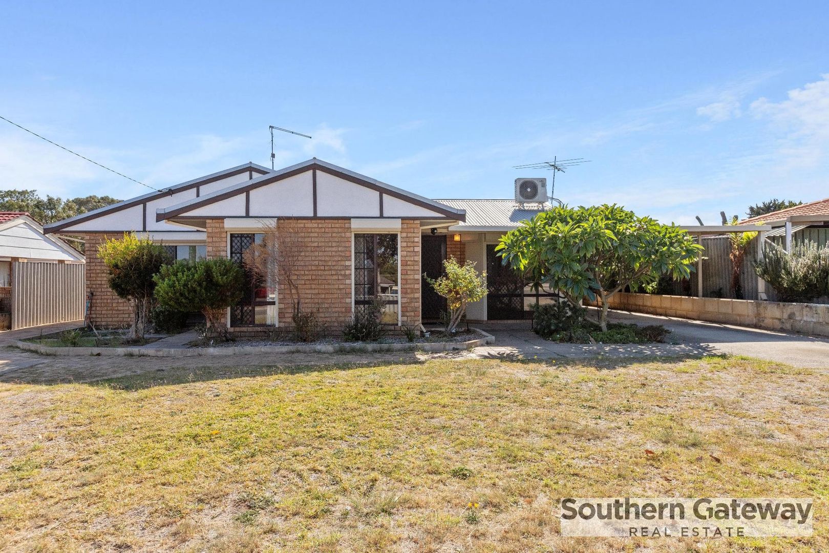 62 Challenger Avenue, Parmelia WA 6167, Image 2