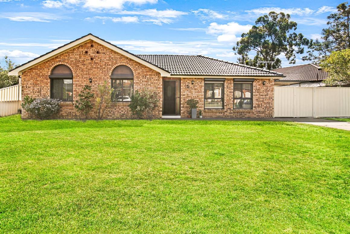 Picture of 5 Pine Creek Circuit, ST CLAIR NSW 2759