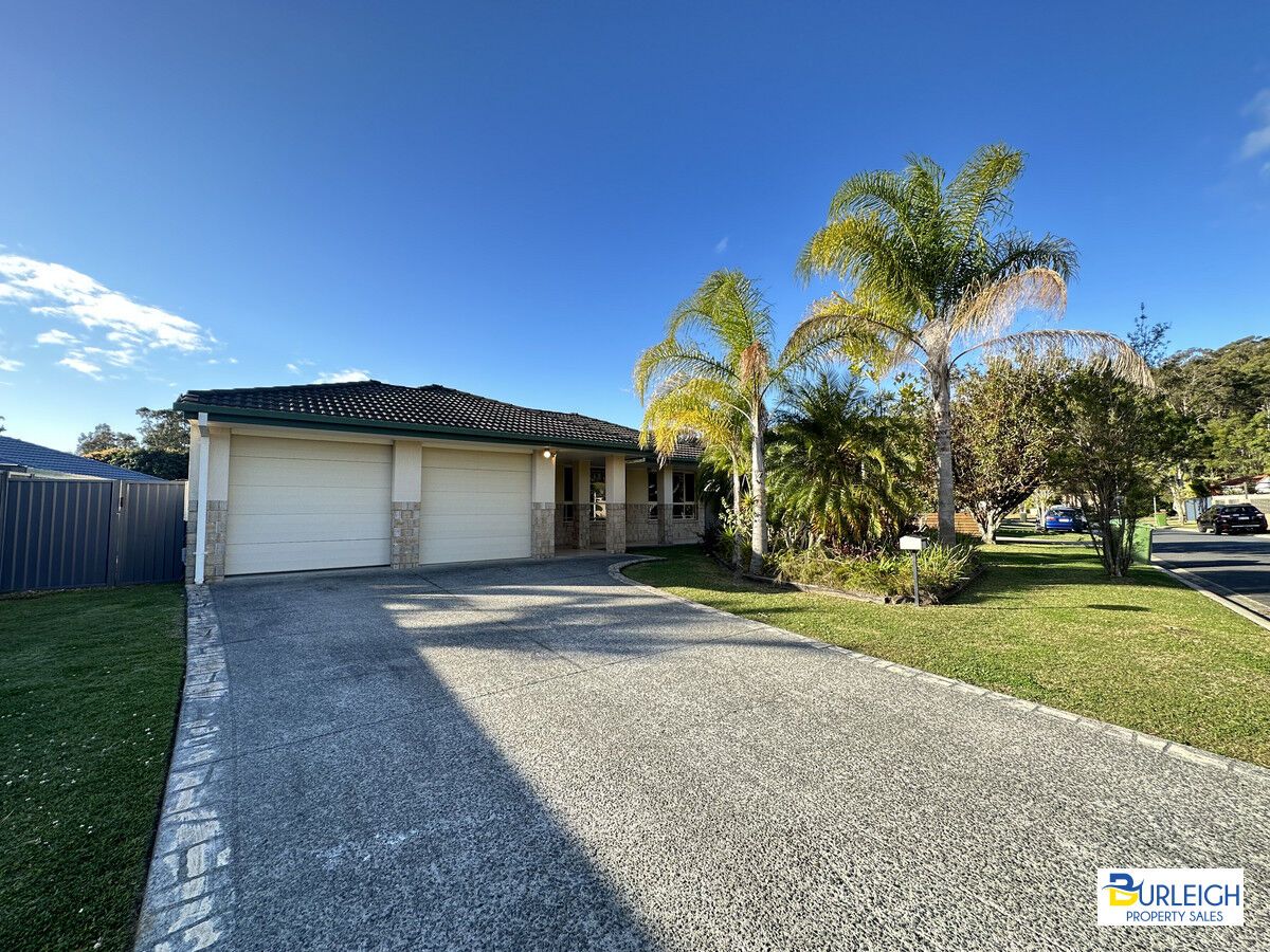 4 bedrooms House in 8 Mollys Place CURRUMBIN WATERS QLD, 4223