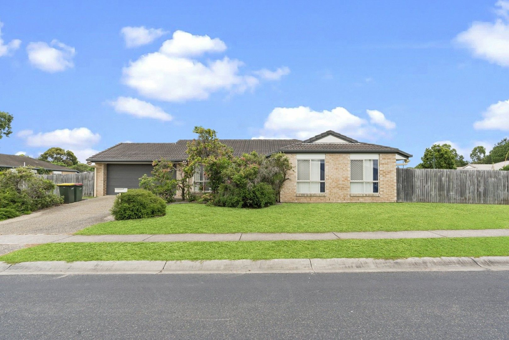 4 bedrooms House in 81-83 Fernbrook Drive MORAYFIELD QLD, 4506
