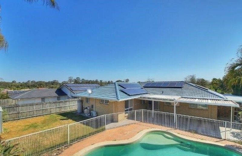 30 Swan Lake Crescent, Calamvale QLD 4116