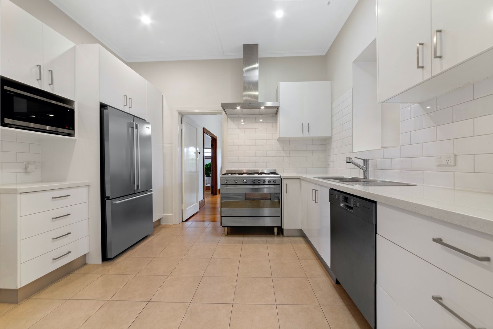 1 Elbena Grove, Carnegie VIC 3163, Image 2