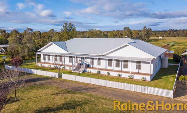 2 Torryburn Way, Dubbo NSW 2830