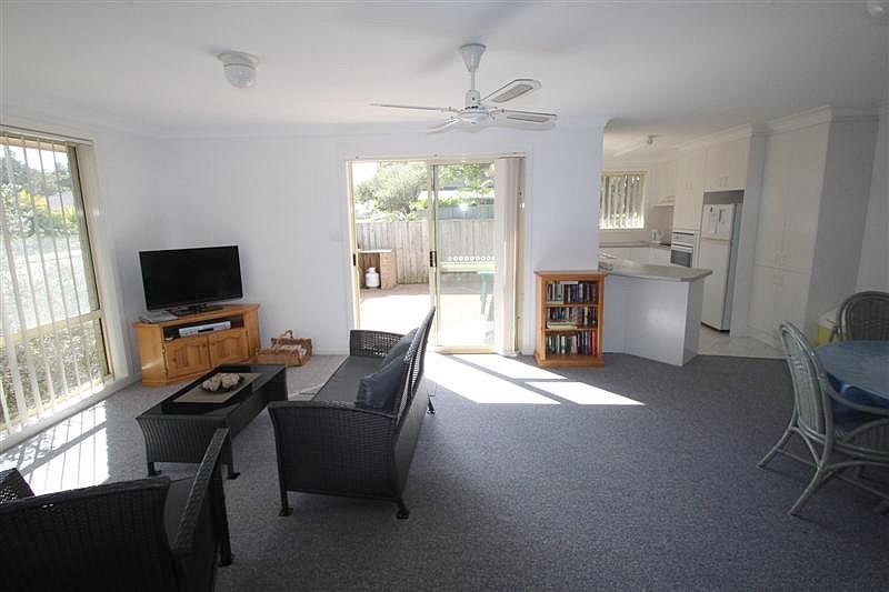 1/86 Boomerang Drive, BOOMERANG BEACH NSW 2428, Image 1