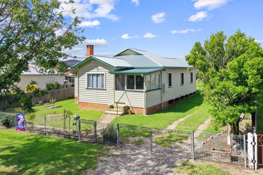25 Molesworth Street, Tenterfield Property History & Address Research Domain