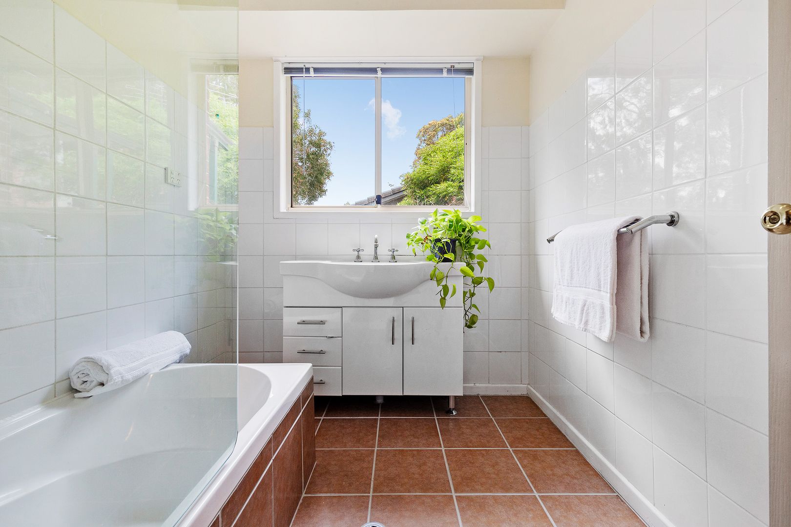 73 Seaview Close, Eleebana NSW 2282, Image 2