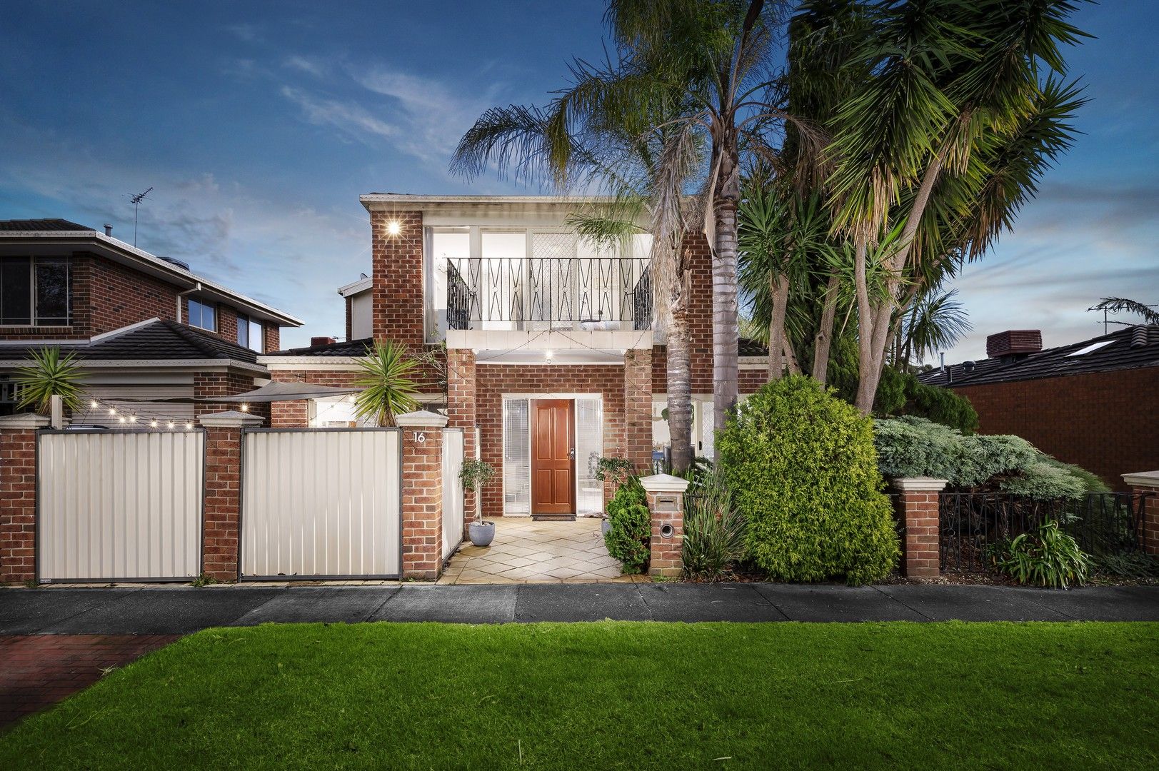 3 bedrooms House in 16 Elaine Place ROWVILLE VIC, 3178