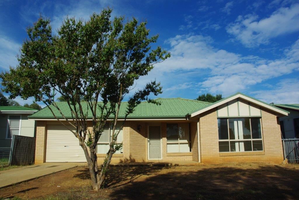 3 bedrooms House in 84 Pierce Street WELLINGTON NSW, 2820