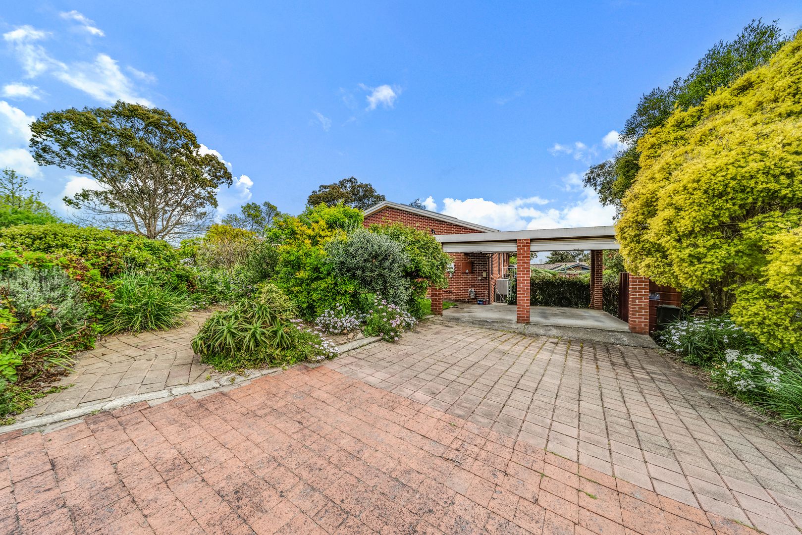 27 Sullivan Crescent, Wanniassa ACT 2903, Image 2