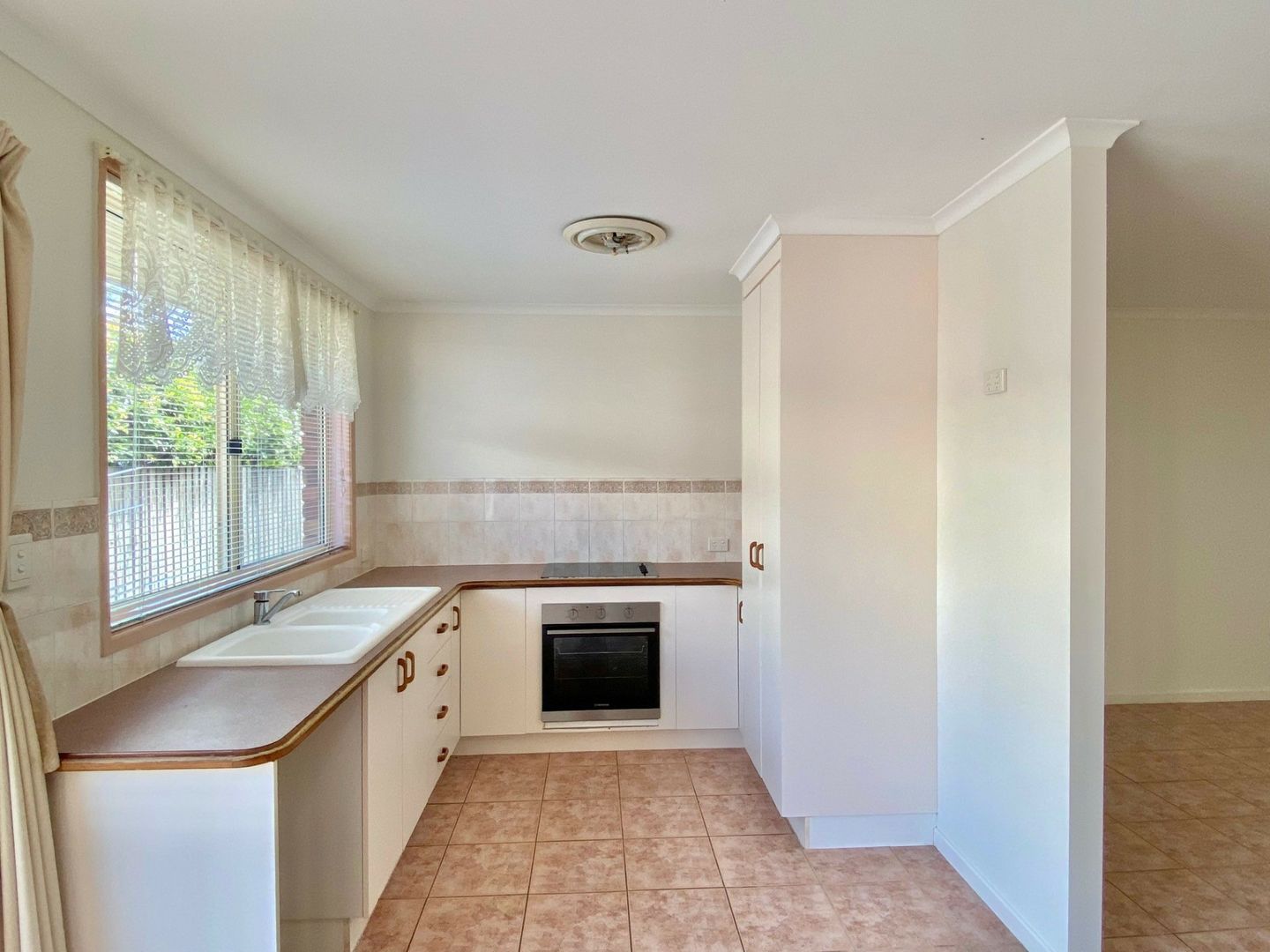 1/2 Donald Street, Tannum Sands QLD 4680, Image 2