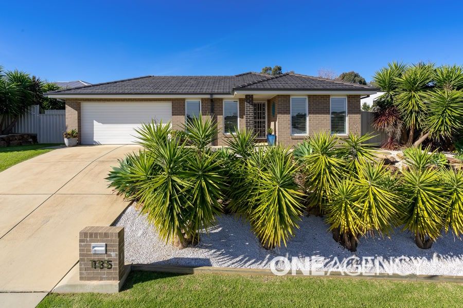 135 BROOKLYN DRIVE, Bourkelands NSW 2650, Image 0