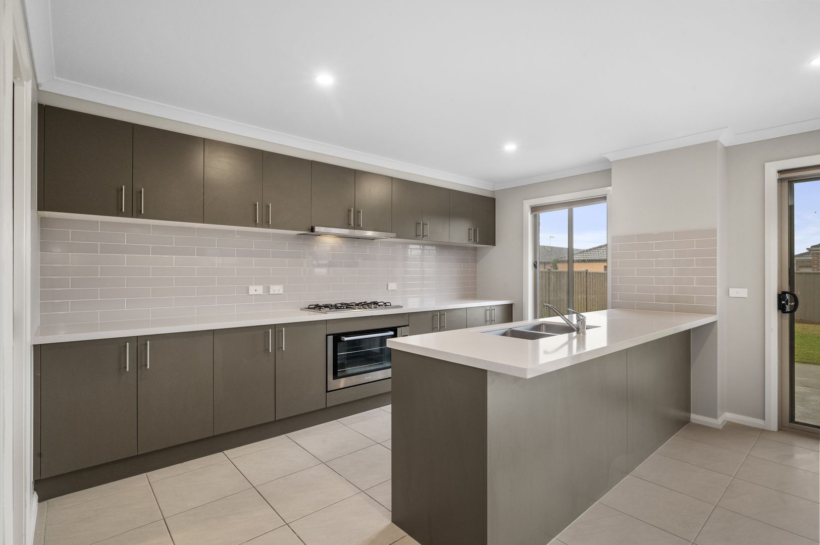 8 Sapphire Road, Cobblebank VIC 3338, Image 2