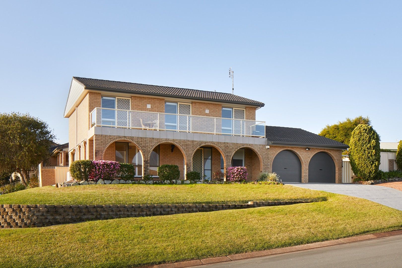 5 bedrooms House in 1 Tarcoola Close BELMONT NORTH NSW, 2280