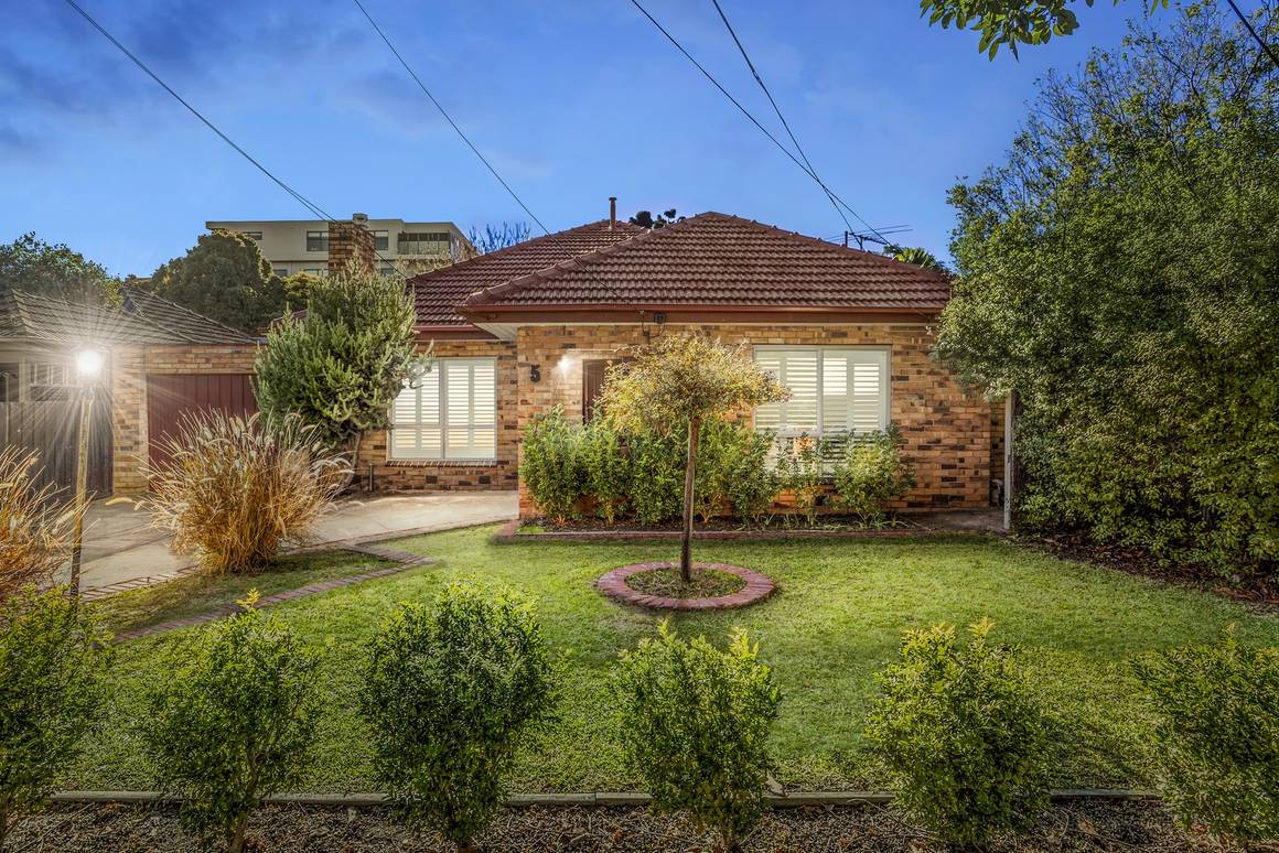 Picture of 5 Holmby Road, CHELTENHAM VIC 3192