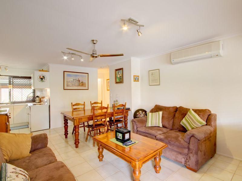 1/11 Gumbeel Court, HIGHLAND PARK QLD 4211, Image 2