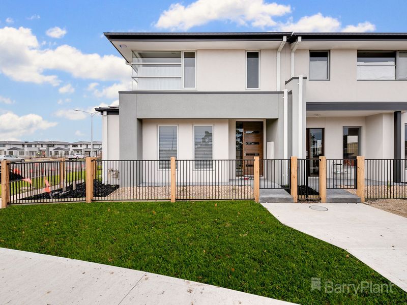3 bedrooms Townhouse in 1 Perseus Walk OFFICER VIC, 3809