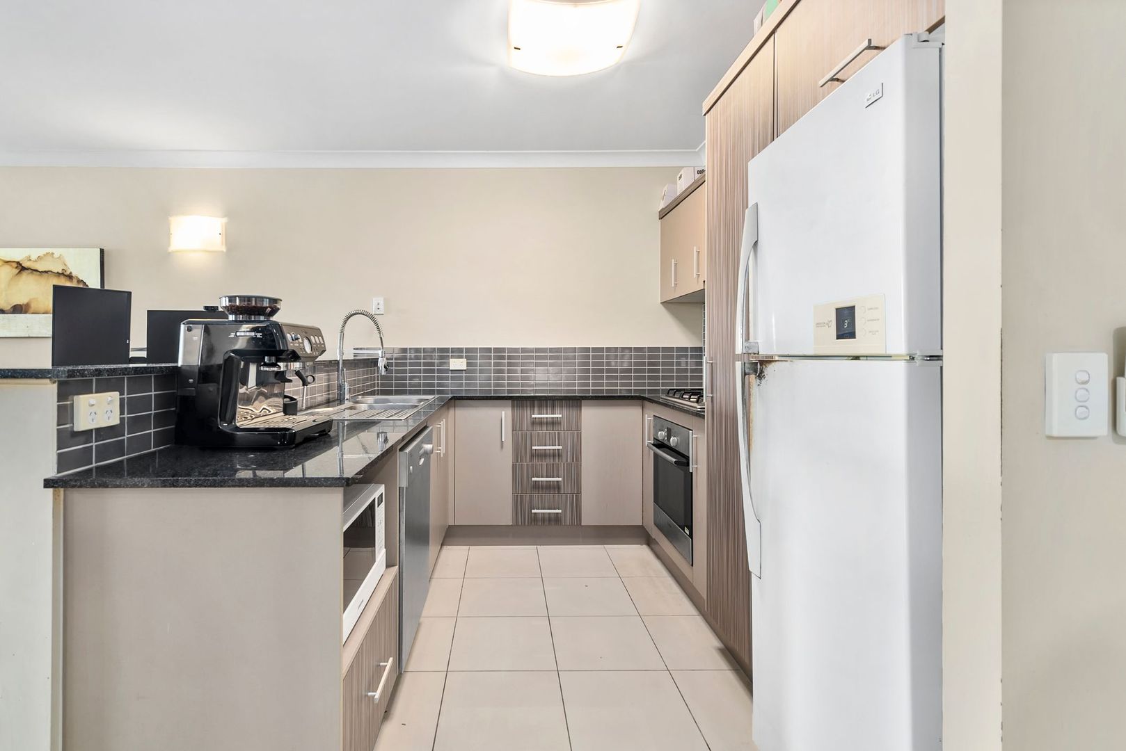 1125/12-21 Gregory Street, Westcourt QLD 4870, Image 2