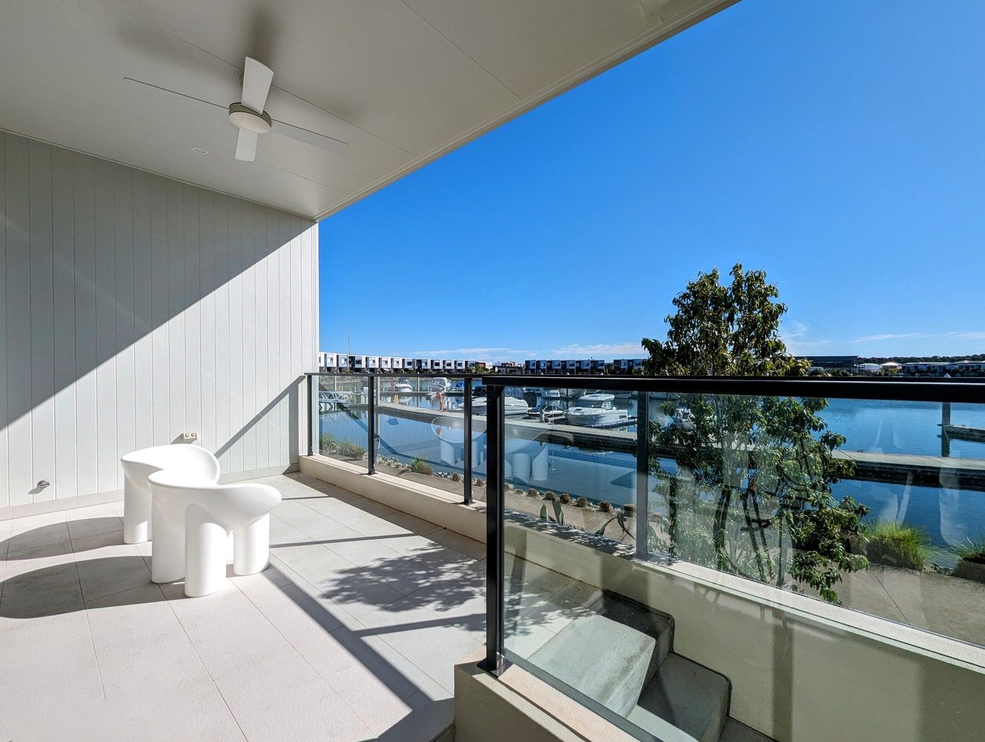 3 bedrooms House in 9 Outrigger Circuit HOPE ISLAND QLD, 4212