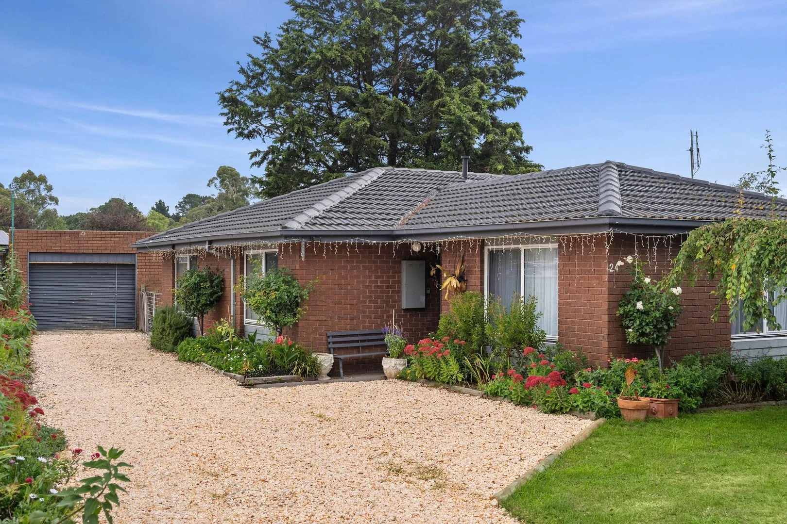 24 Forest Street, Woodend VIC 3442