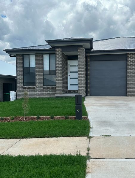 4 bedrooms Duplex in 2/15 Dodworth Street FARLEY NSW, 2320