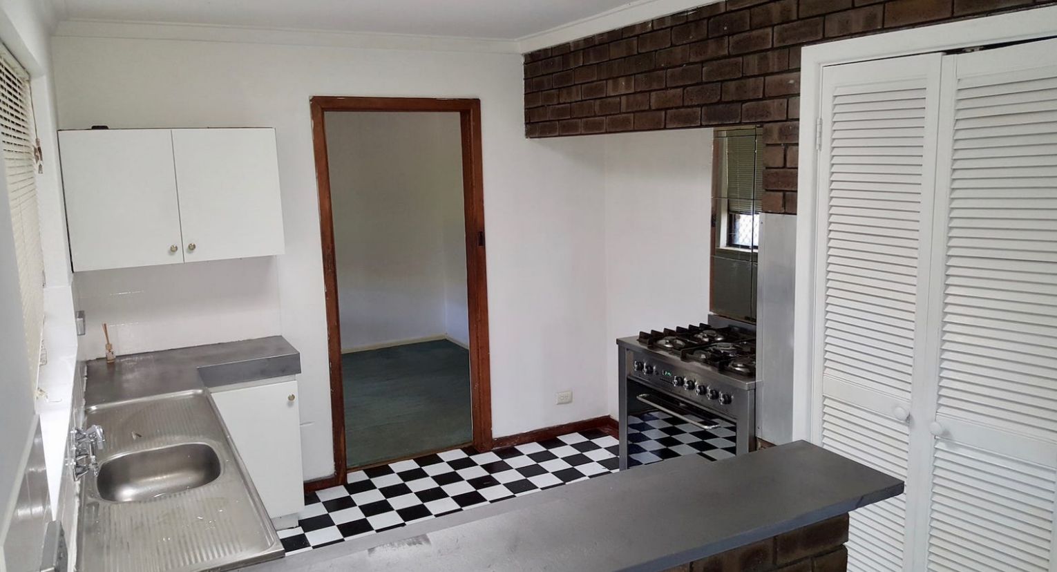 3 bedrooms House in 33 Nanovich Avenue GIRRAWHEEN WA, 6064