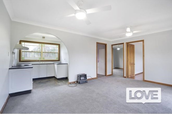 Picture of 39 Middle Point Rd, BOLTON POINT NSW 2283