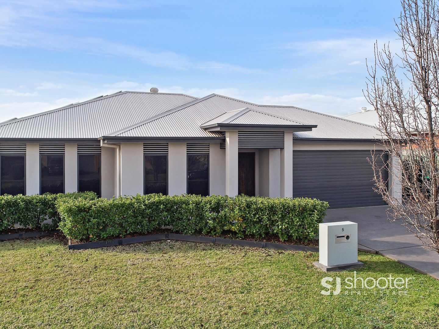 4 bedrooms House in 5 Venetian Court DUBBO NSW, 2830