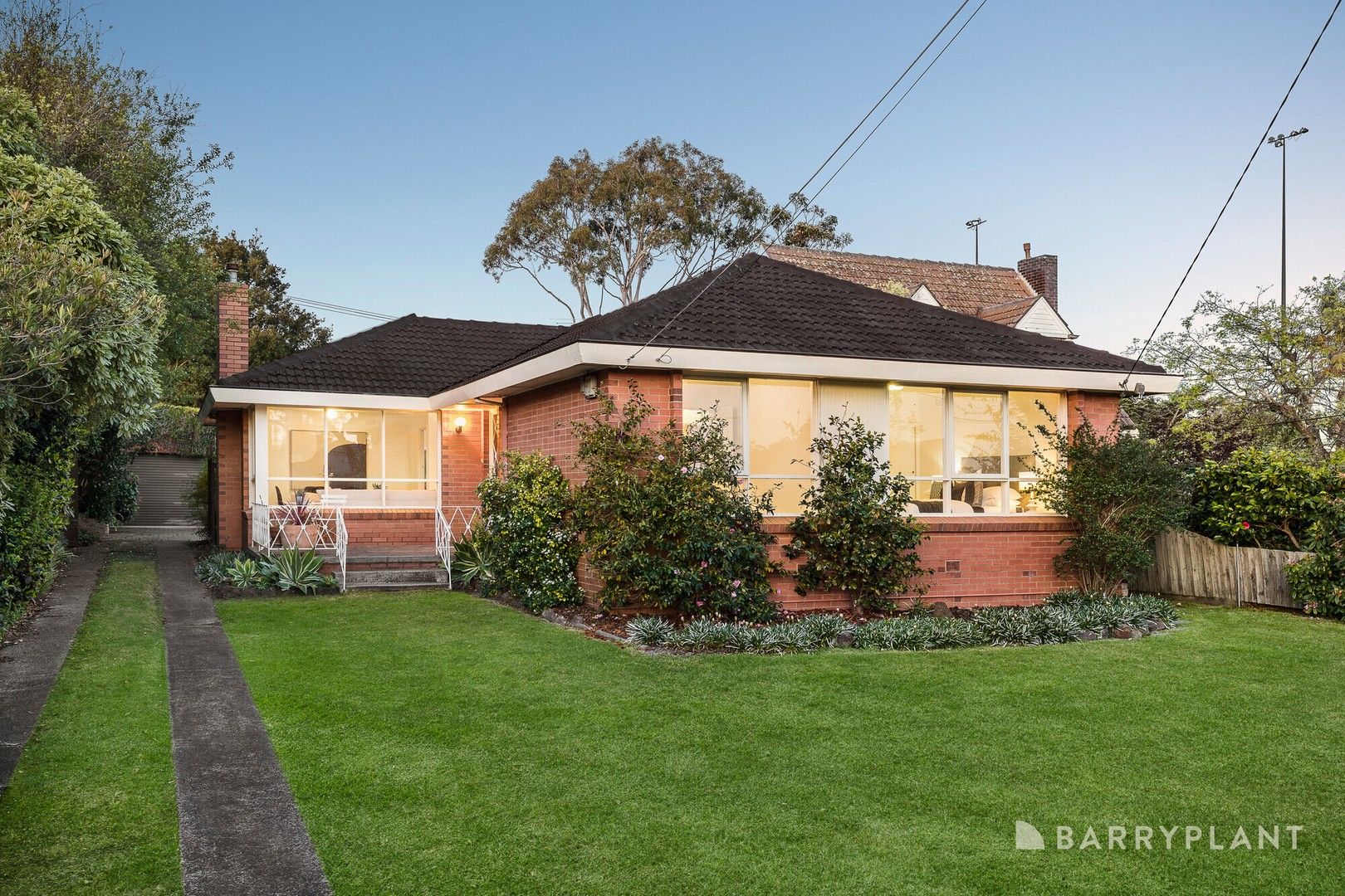 19 St Marks Close, Dingley Village VIC 3172, Image 2