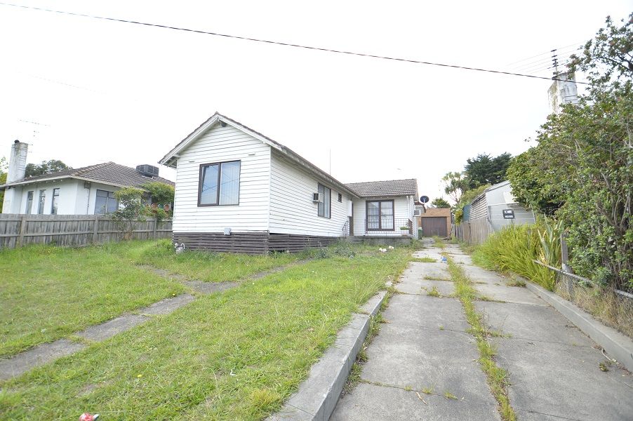 3 bedrooms House in 76 Paperbark Street DOVETON VIC, 3177