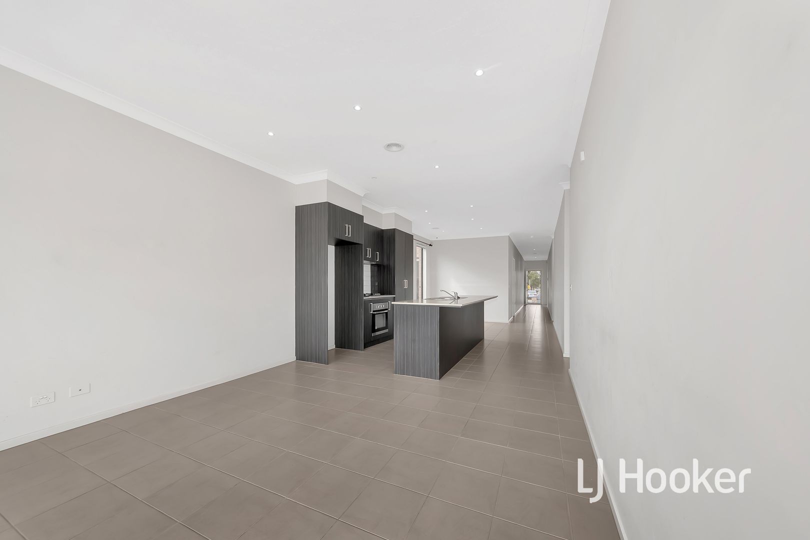 37 Bronson Circuit, Hoppers Crossing VIC 3029, Image 2