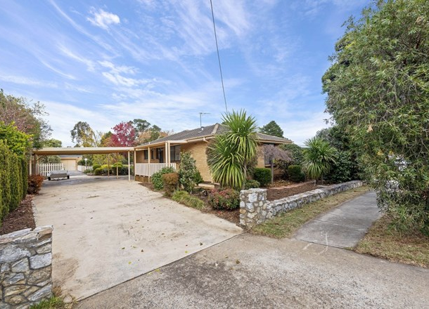 14 Elizabeth Crescent, Queanbeyan East NSW 2620