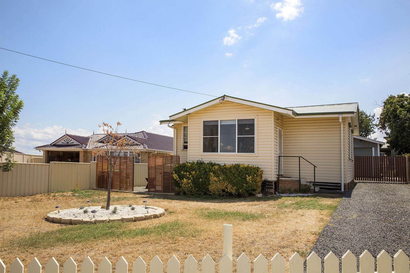 1 Swan Street, North Tamworth Property History & Address Research