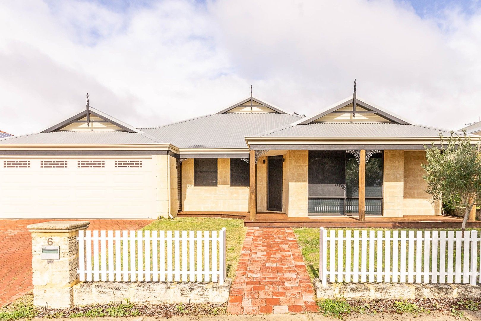 4 bedrooms House in 6 Brookmount Drive ELLENBROOK WA, 6069
