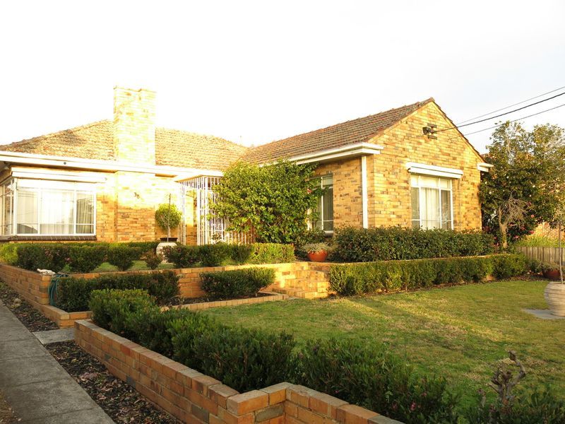 3 bedrooms House in 30 Lysbeth Street MCKINNON VIC, 3204