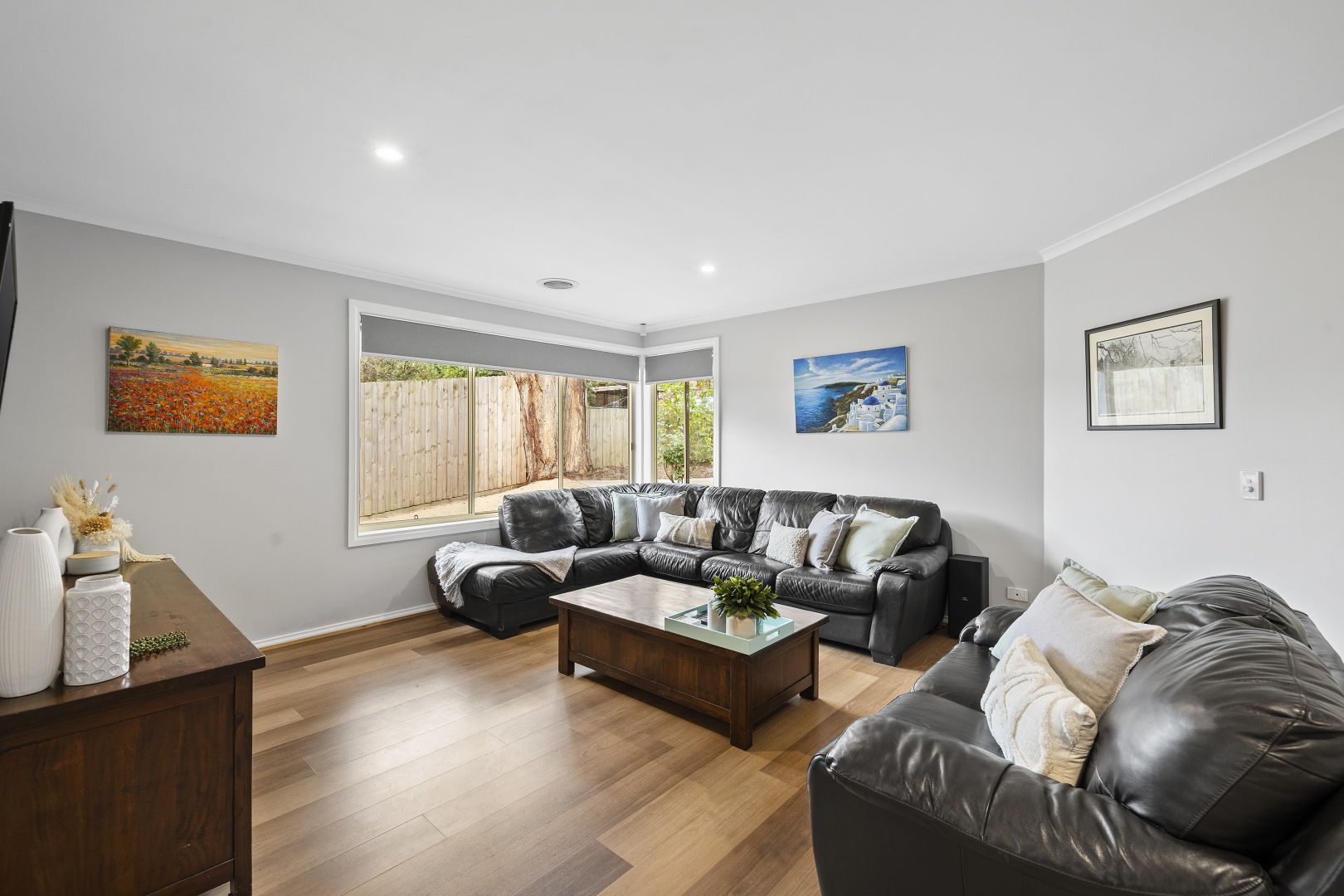 2/5 Christopher Avenue, The Basin VIC 3154, Image 1